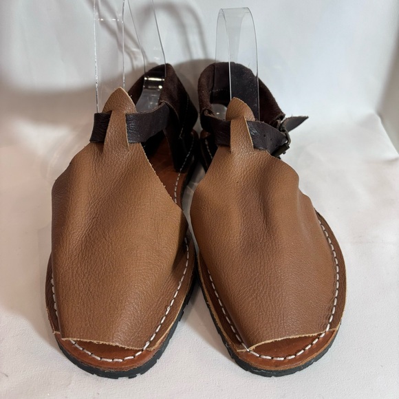 Handcrafted Brown Leather Women’s Sandals - Picture 2 of 10